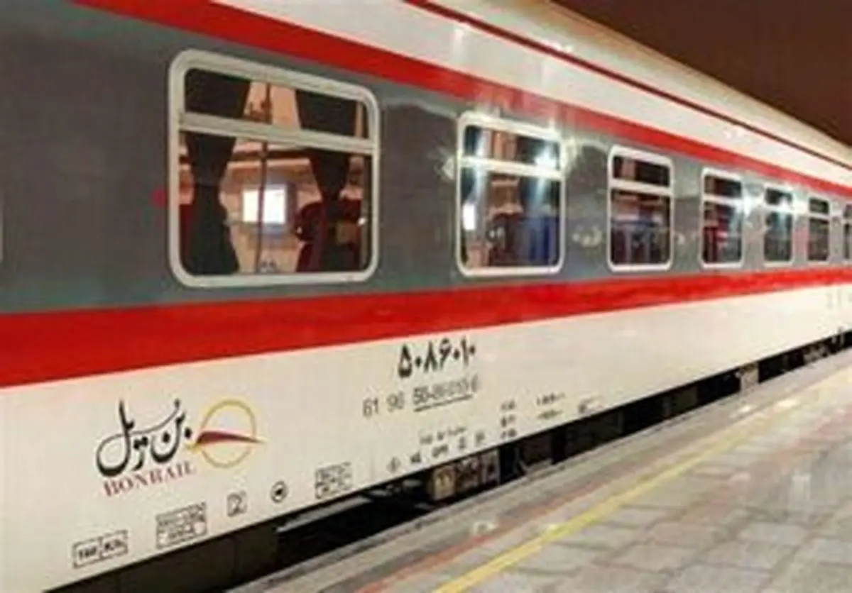 نقص فنی قطار بن ریل؛ مسافران مشهد در واگن‌ها حبس شدند