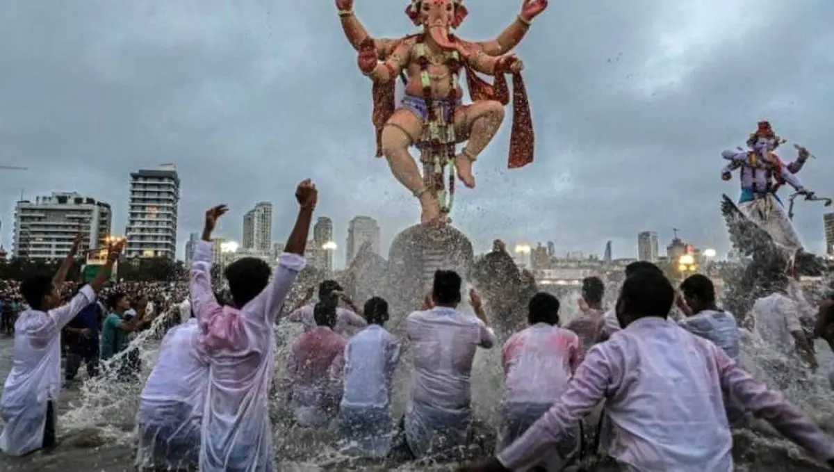 برخورد مجسمه هندو با کابل برق در هند ۲۶ کشته و زخمی بجا گذاشت