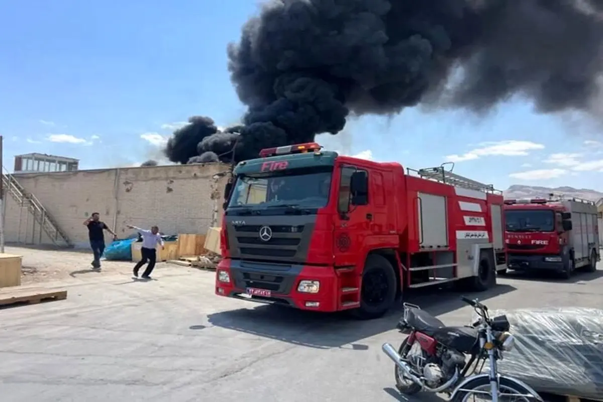 آتش‌سوزی در شرکت فرش در آران و بیدگل