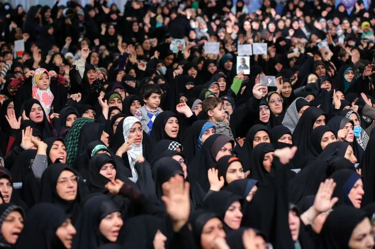 خودتحقیری میان انقلابیون و متدینان فراگیر شود خطرناک است؛ چون آنان هستند که نظام جمهوری اسلامی را حفظ کرده‌اند