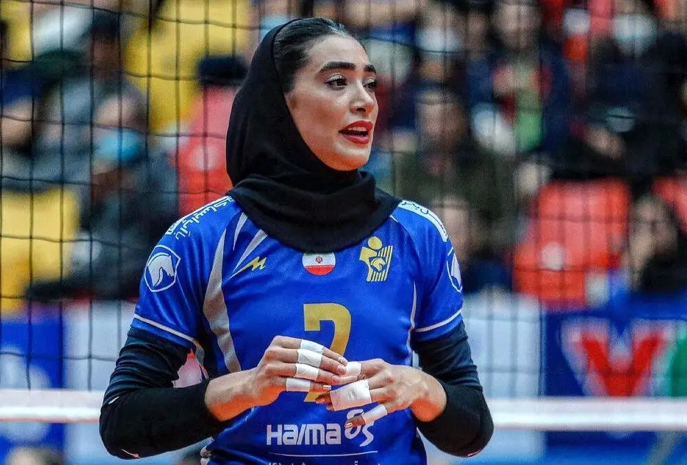 مونا آشفته در ترکیه بدون حجاب شد/ پایان حضور در تیم ملی؟ + عکس