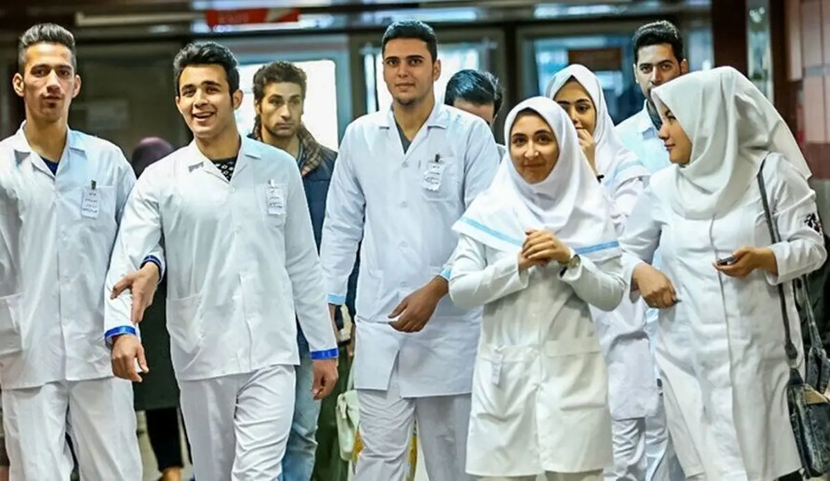 کیهان از پزشکان طلبکار شد؛ مهاجرت پزشکان ناسپاسی نسبت به هزینه‌هایی است که کشور برای آنان کرده!