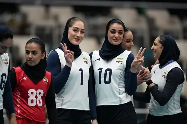 آیتک سلامت کاپیتان تیم ملی والیبال زنان: بدون فیزیوتراپ و ماساژور رفتیم عربستان/ به فوتبال خیلی توجه می شود اما نتایج خاصی نمی گیرند