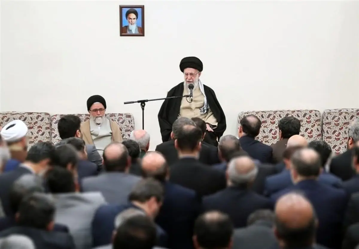 رهبر انقلاب: وزارت اطلاعات مجموعه‌ای واقعاً انقلابی و پایبند به انقلاب است / وزارت اطلاعات با همه دولت‌ها باید همکاری کامل داشته باشد 