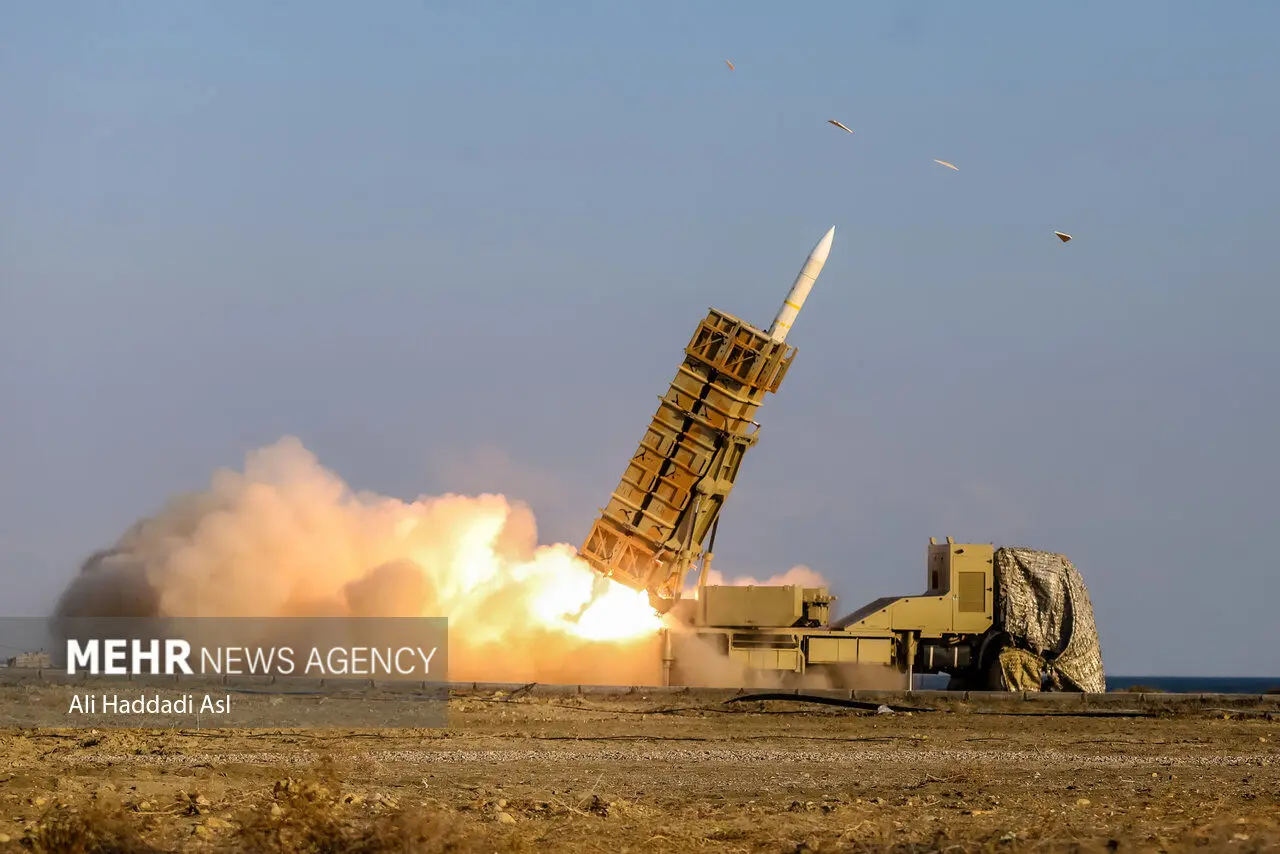 شلیک‌های قدرتمند سامانه‌های موشکی ایران در رزمایش ۱۴۰۱ ارتش+ تصاویر