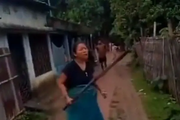 ببینید| واکنش عجیب زن هندی به قطع شدن برق خانه‌اش
