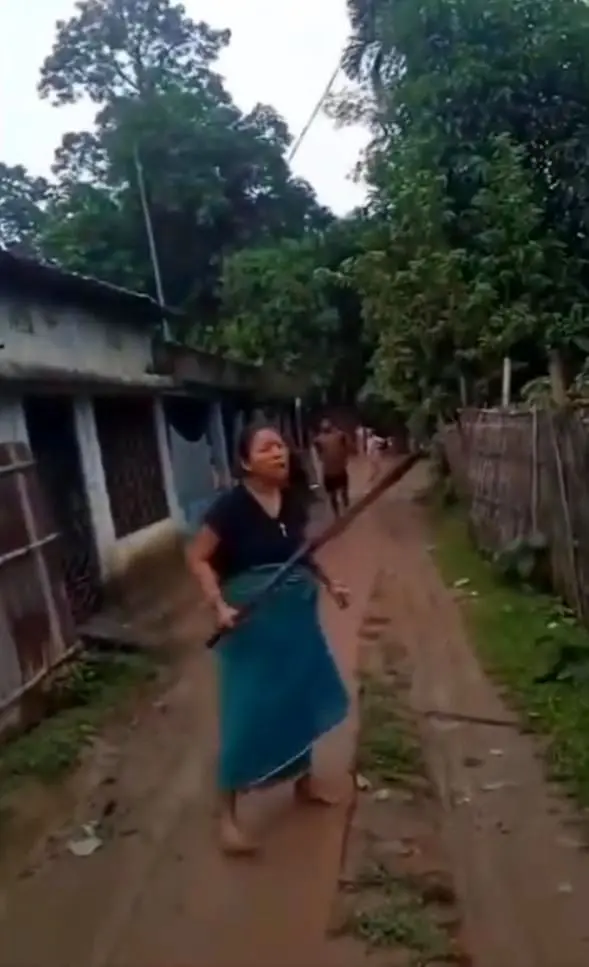 ببینید| واکنش عجیب زن هندی به قطع شدن برق خانه‌اش