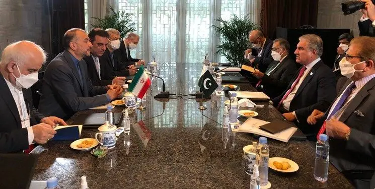 رایزنی وزرای خارجه ایران و پاکستان در حاشیه سومین نشست کشورهای همسایه افغانستان
