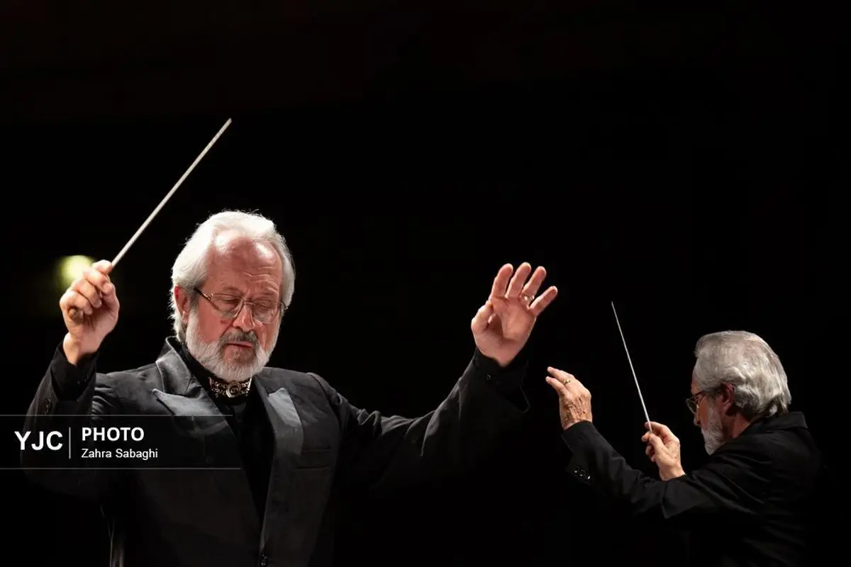 تصاویری از ارکستر سمفونیک «آن لحظه‌ها» به رهبری همایون رحیمیان + عکس