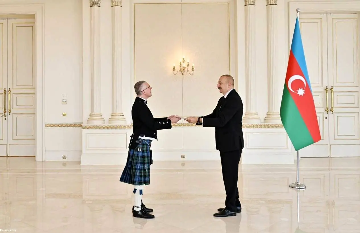 سفیر انگلیس در باکو با دامن به دیدار علی‌اف رفت+ عکس