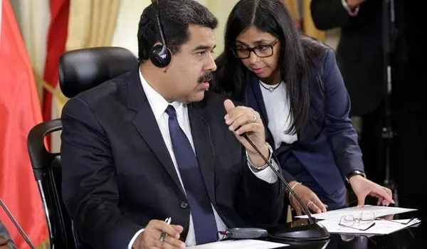 ادعای رویترز: مادورو در تماس با ترامپ، گفت حاضر به ترک ونزوئلا است، به شرط اینکه او و خانواده‌اش عفو کامل حقوقی بگیرند و «رودریگز» ریاست دولت را به عهده بگیرد / ترامپ با ردِ بیشتر این درخواست‌ها، به مادورو گفت یک هفته فرصت دارد تا ونزوئلا را ترک کند