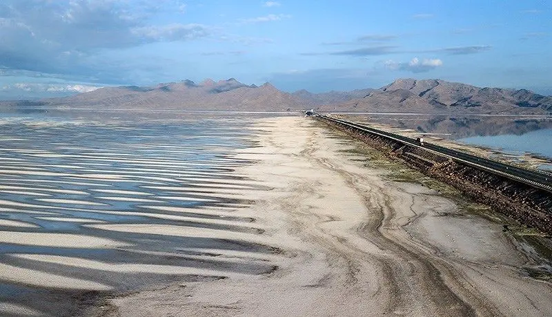 رسیدن تراز دریاچه ارومیه به پایین‌ترین عدد ۶۰سال گذشته؛ این دریاچه تا پایان سال خشک می‌شود؟