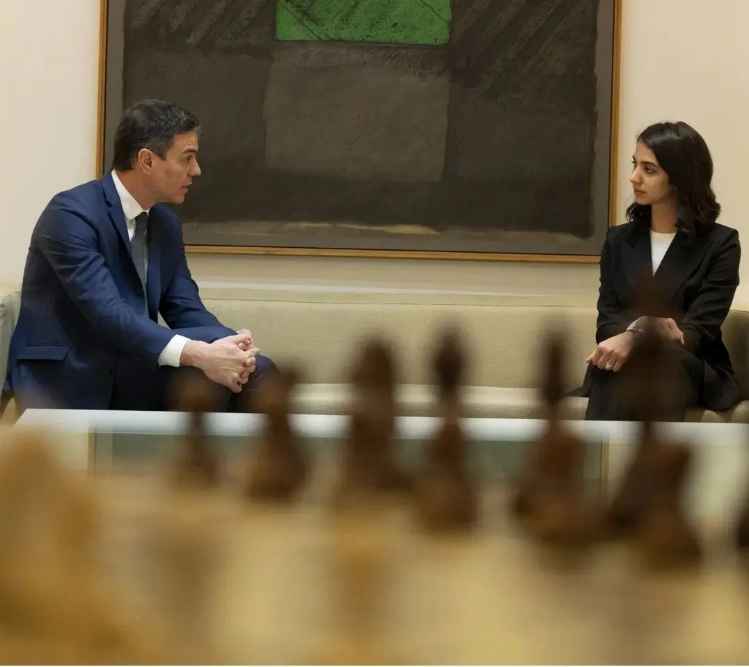 بعد از علی کریمی نوبت به سارا خادم‌الشریعه رسید/ دیدار شطرنج‌باز ایرانی با نخست‌وزیر اسپانیا! + عکس