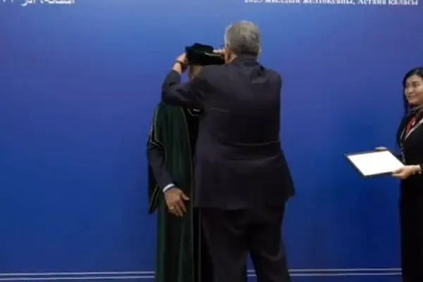 ببینید | اعطای دکترای افتخاری دانشگاه بین‌المللی نظربایف به پزشکیان