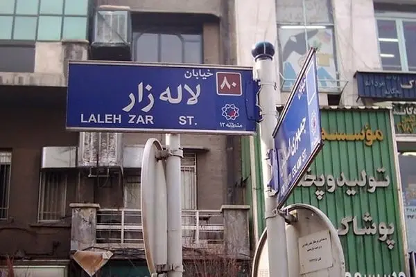 یک سینمای متروکه قدیمی در خیابان لاله‌زار تهران آتش گرفت + جزئیات