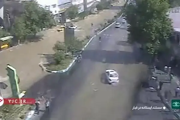 تصاویر دوربین ترافیکی از لحظاتی پس از اصابت موشک به میدان قدس تجریش