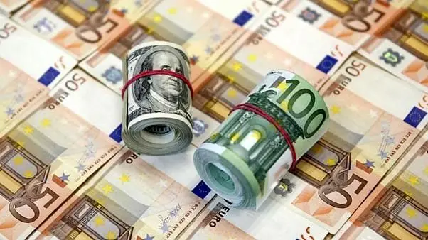 سقوط یورو در مقابل دلار