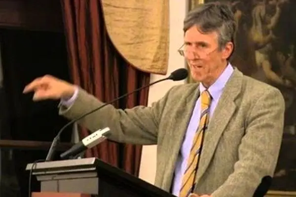 مایکل جونز: رواج بی حجابی زنان در ایران، نقشه سازمان سیا است