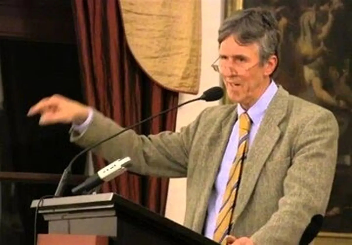 مایکل جونز: رواج بی حجابی زنان در ایران، نقشه سازمان سیا است