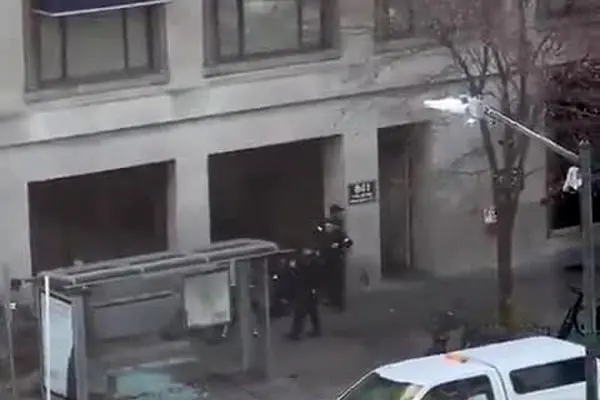 ببینید | لحظه دستگیری فرد مهاجم در نزدیکی کاخ سفید