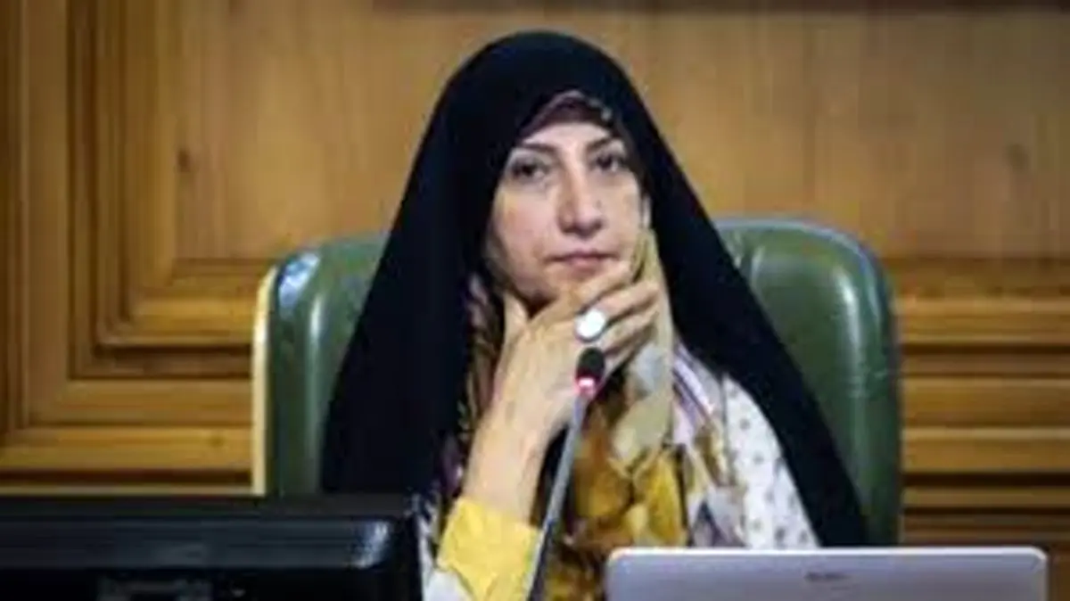 کاش پلیس به جای دستگیری زنان به خاطر حجاب برای مبارزه با اختلاس به میدان بیاید