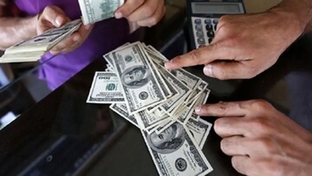واکنش روزنامه دولت به افزایش قیمت سکه و دلار: همه چیز در امن‌ و امان است؛ گول سفته‌بازان و دلالان را نخورید