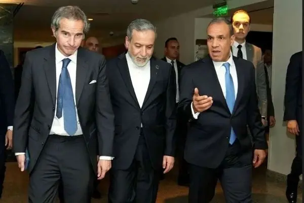 گفت‌وگوی تلفنی وزیر خارجه مصر با «عراقچی» و «گروسی» درباره پرونده هسته‌ای ایران؛ بررسی مسیر همکاری موجود میان تهران و آژانس