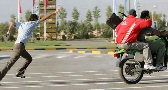 افزایش سرقت موبایل و لب‌تاپ در تهران؛ چرا راکبان موتورسیکلت از تردد در پیاده‌راه‌‌ها منع نمی‌شوند؟ 