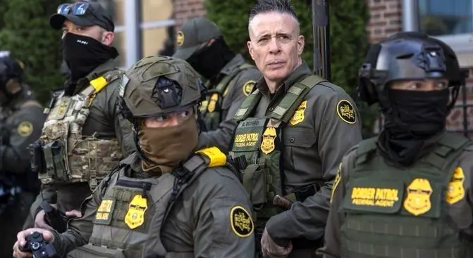 واکنش‌ها به تیراندازی پلیس در مینیاپولیس؛ استناد دولت آمریکا به دفاع مشروع
