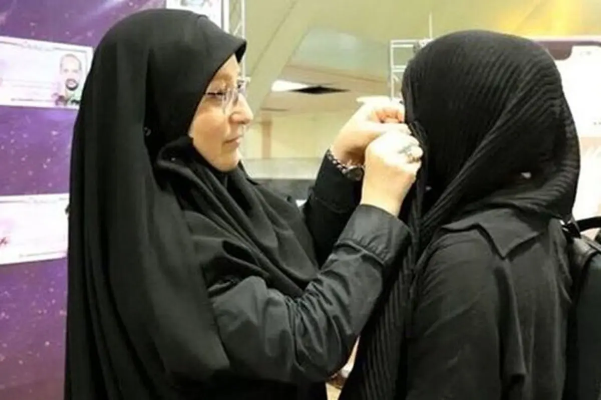 قایسه حجاب با گردو روی بنری در مشهد!+عکس