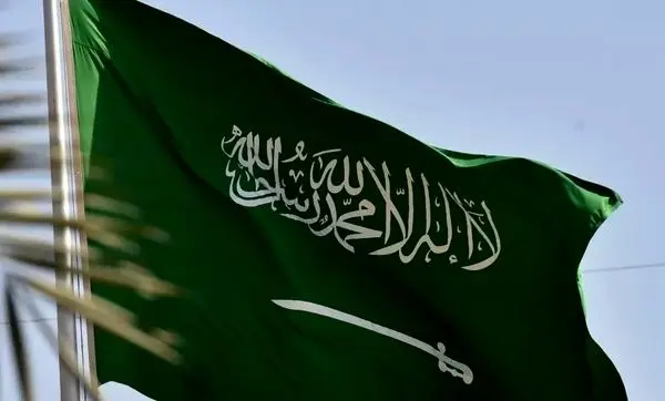 یک کویتی به خاطر برافراشتن پرچم کشورش در عربستان نقره‌داغ شد