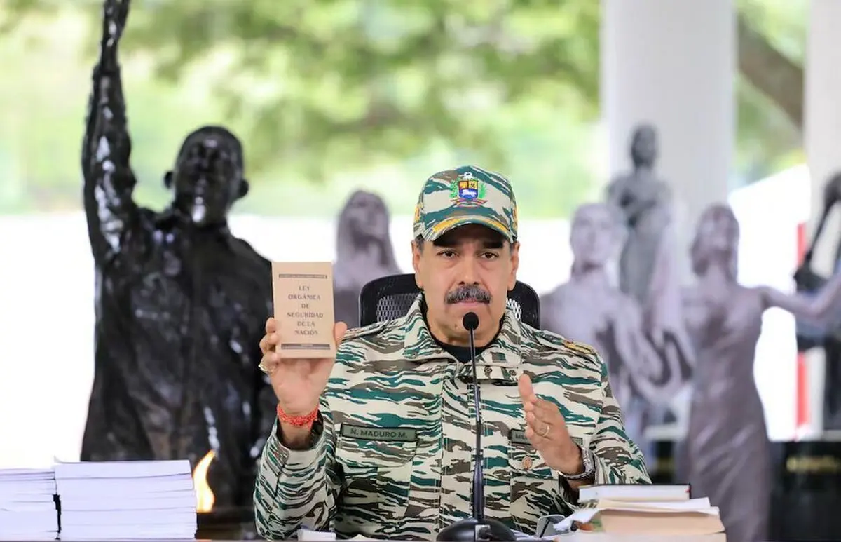 مادورو خطاب به ترامپ: اتهامات آمریکا مبنی بر تولید موادمخدر در ونزوئلا  کذب است؛ این دروغ مانند ادعای وجود سلاح‌های کشتار جمعی در عراق فریبنده است