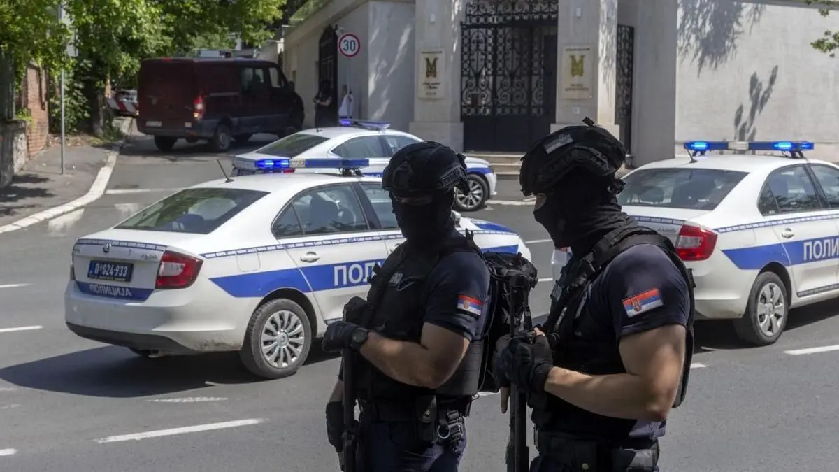 حمله به سفارت اسرائیل در صربستان؛ یک افسر پلیس زخمی و مهاجم کشته شد