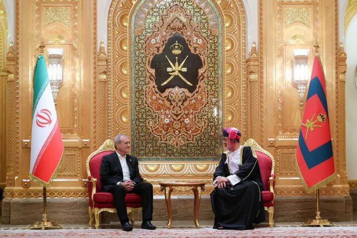 سلطان عمان در دیدار با پزشکیان: در حوزه مذاکرات، با جدیت مسیر را پیگیری میکنیم و موفقیت تهران را، موفقیتی برای منطقه میدانیم/ در روند مذکور، هیچ منفعت شخصی را دنبال نمیکنیم