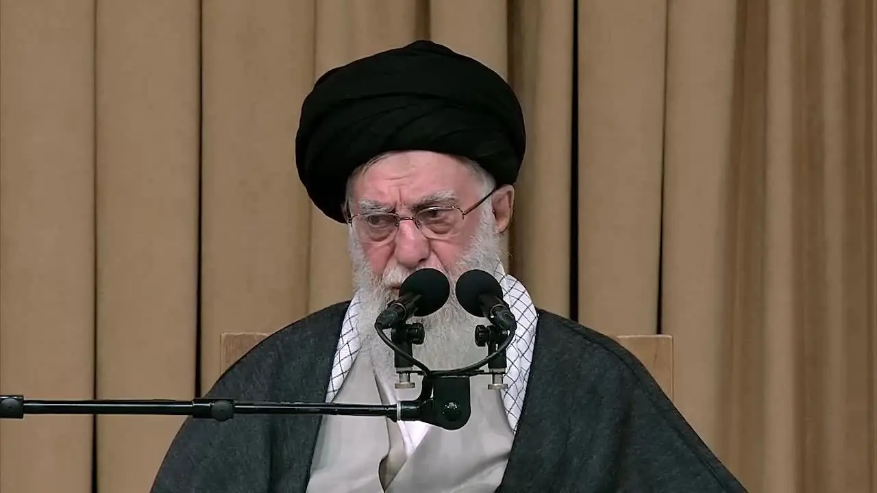 ببینید| رهبر انقلاب: پیگیری موضوعات تا رسیدن به نتیجه، یکی ا ...