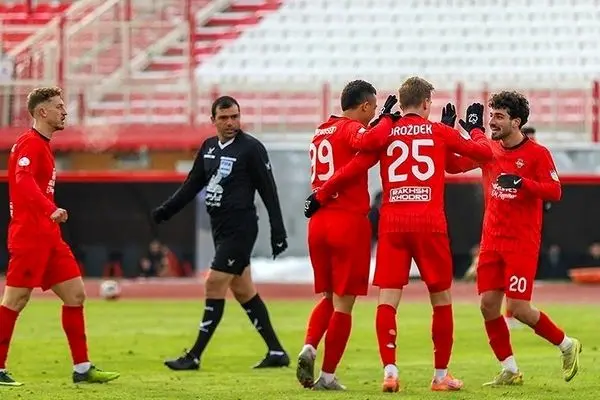 برد تراکتور مقابل سپاهان در جدال صدرنشینان