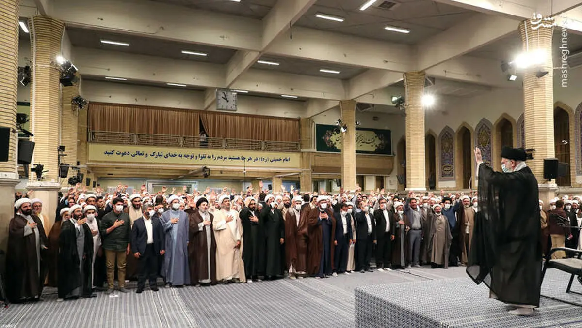 حضور روحانی منتقد نظام در دیدار طلاب با رهبری + تصویر
