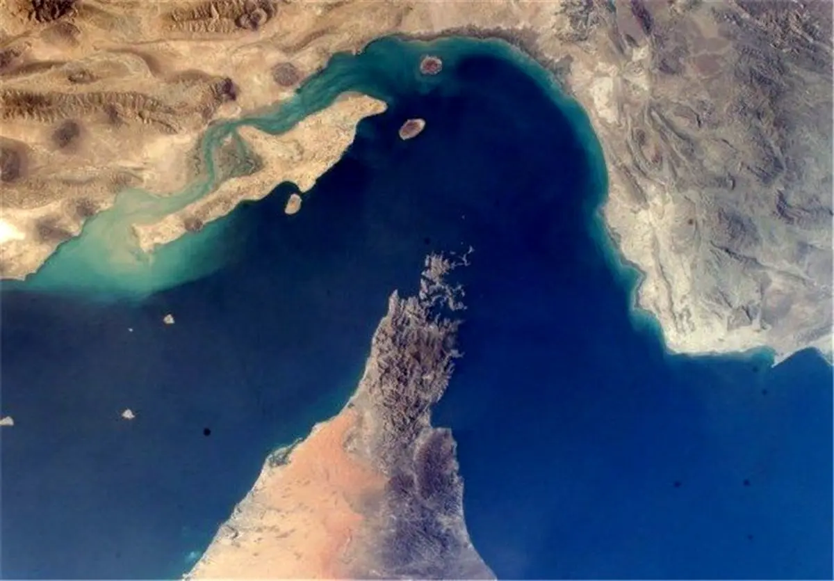 یک منبع آگاه دفاعی ادعای تلاش ایران برای توقیف دو نفتکش را تکذیب کرد