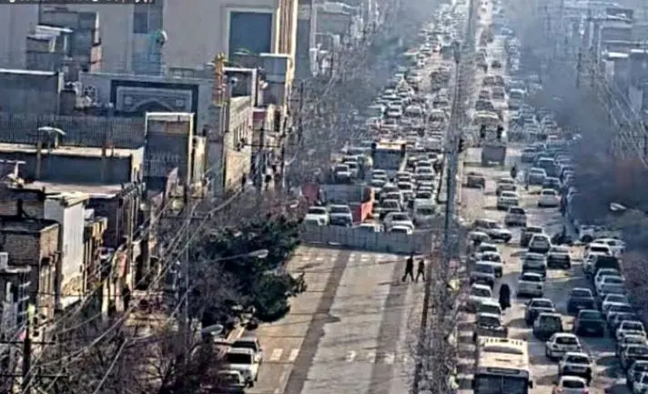 فرونشست زمین، یک بلوار پرتردد در مشهد را مسدود کرد