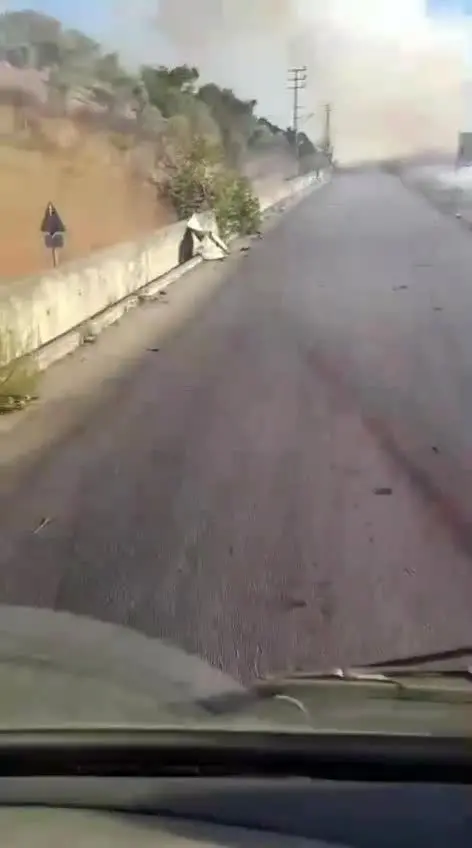 ببینید| حمله پهپاد اسرائیلی به یک خودرو در جاده الخردلی در جنوب لبنان 