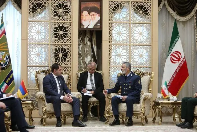 مسلح،نيروهاي،منطقه،ارمنستان،ديدار،رئيس،ستادكل،دفاع،سرلشكر،تل ...