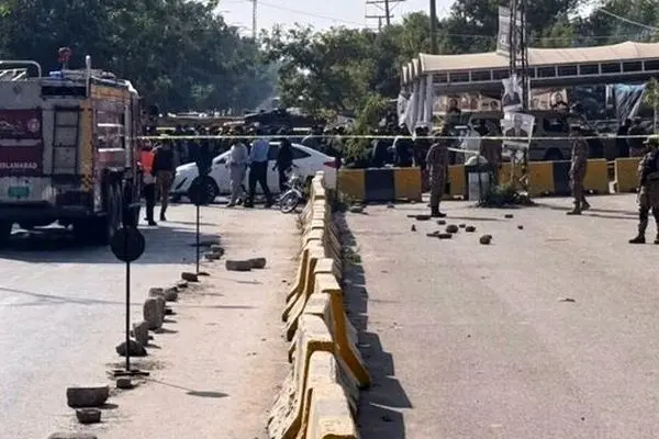 بمب‌گذاری انتحاری در اسلام‌آباد پاکستان با ۱۲ کشته و ۲۰ زخمی + ویدئو