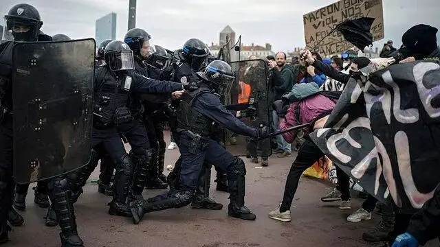 فرانسه: فقط پلیس ما خشن نیست؛ کل اروپا به همین شکل است!
