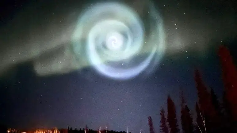 بلایی که موشک ایلان ماسک بر سر آسمان آلاسکا آورد+ عکس