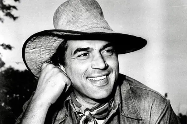 درمندرا، ستاره سینمای هند و بازیگر فیلم «شعله» درگذشت