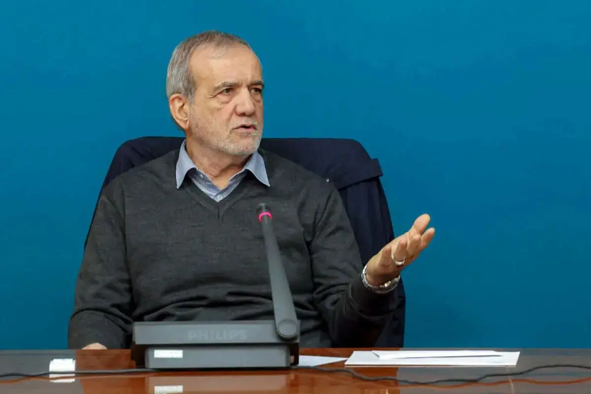 پزشکیان: در همین رفت‌وآمدهای سیاسی، چه شرق و چه غرب، به این نتیجه رسیده‌ایم که جز مردم خودمان، کسی نمی‌تواند ما را نجات دهد