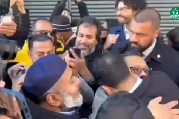 ببینید | هواداران زهران ممدانی برای پیروزی او در انتخابات سوره حمد خواندند