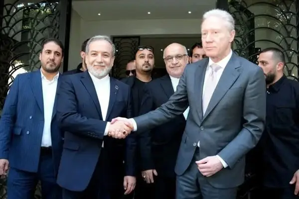 عراقچی: تصمیم وزیر خارجه لبنان برای استقبال نکردن از دعوت ما برای سفر به ایران، مایه شگفتی است؛  کشورهایی که روابط برادرانه دارند، نیازی به «محل بی‌طرف» برای دیدار ندارند