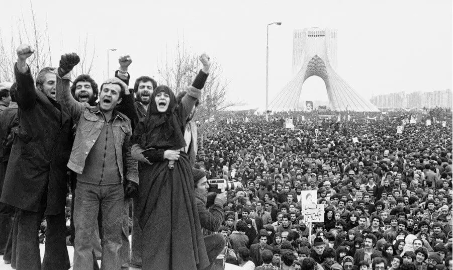 علت «ناکامی‌ها و مشکلات» در ۴۵ سالگی انقلاب به روایت کیهان