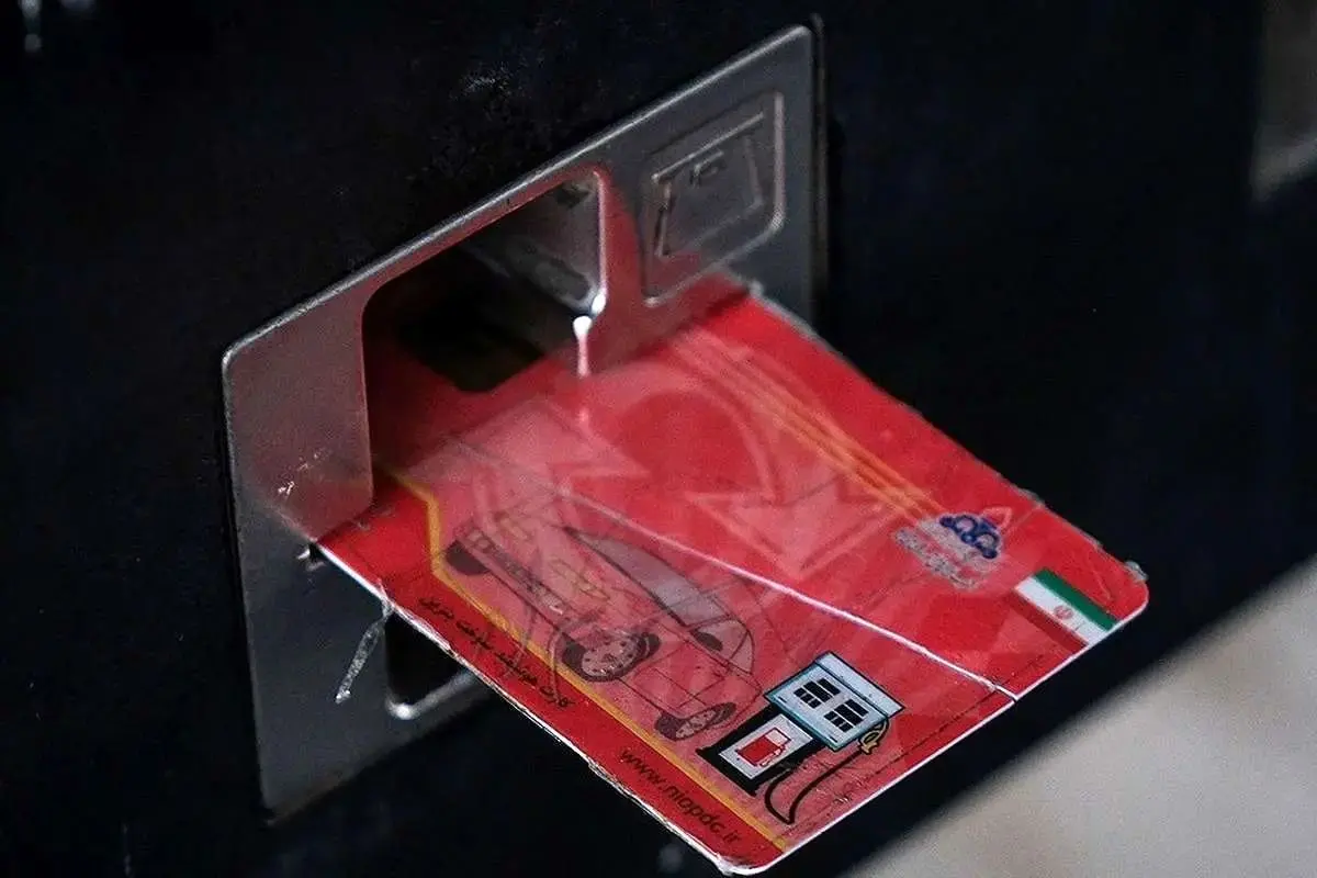 بیانیه ۲۴۱ نماینده مجلس: دولت نسبت به اجرایی‌سازی فوری آیین‌نامه انتقال سهمیه سوخت به کارت بانکی اقدام کند